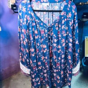 Like new woman’s plus chic blouses